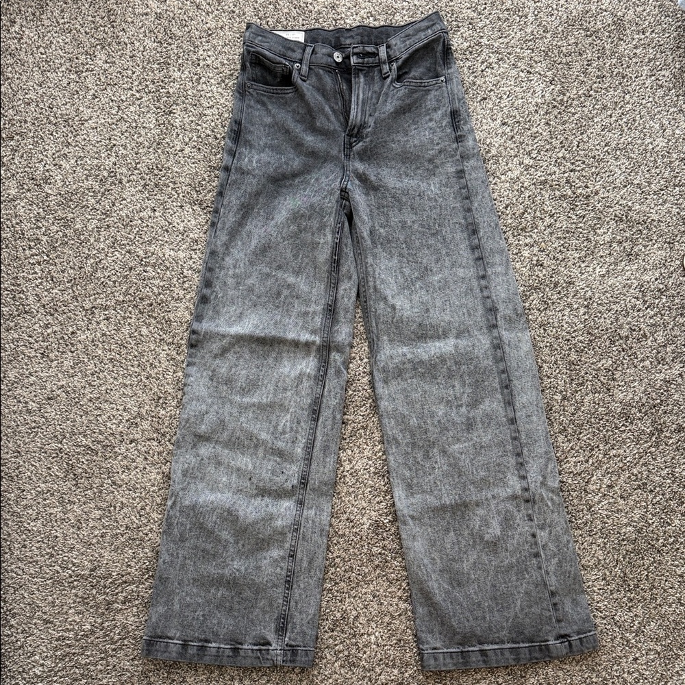 GAP Wide-Leg High-Rise Jeans in Washed Black